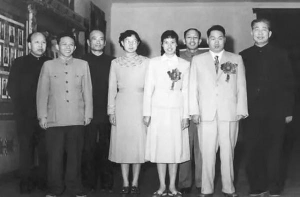 毛岸青逝世後,安葬於楊開慧身邊,邵華回憶:岸青晚年很想念媽媽 毛岸青逝世後,安葬於楊開慧身邊,邵華回憶:岸青晚年很想念媽媽