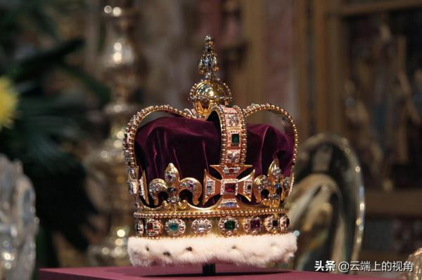 英國世代相傳的登基皇冠只有一頂，王室如何做到男女通用的？