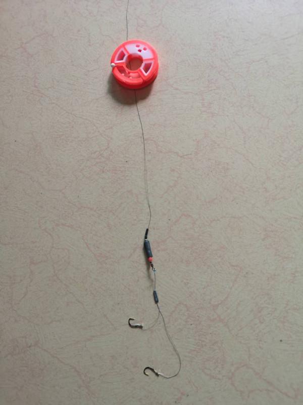 野釣如何告別：剛才跑了一條這麼大的！線組綁法很重要