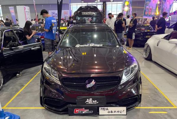 明明長著一張賓士C63的前臉,還說自己是一輛本田? 明明長著一張賓士C63的前臉,還說自己是一輛本田?