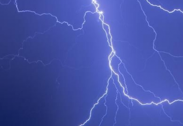 軍官10年間被雷劈中3次，死後4年墳墓再次被劈，他做了什麼事？