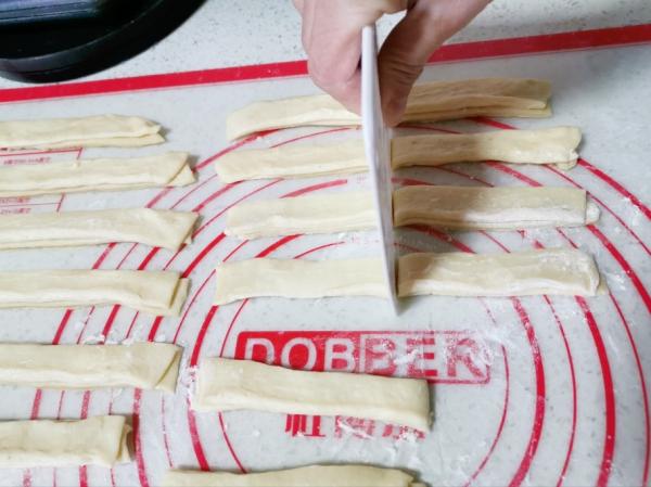 炸油條用放酵母嗎?教你正確的做法,出鍋金黃酥脆,放涼了也不硬 炸油條用放酵母嗎?教你正確的做法,出鍋金黃酥脆,放涼了也不硬