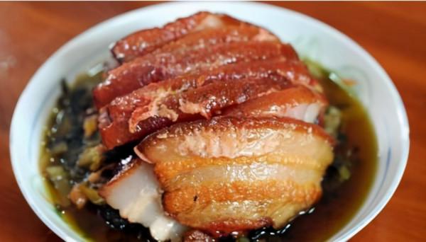 難怪宴席上的扣肉那麼好吃？原來做法有訣竅，學會做給家人吃吧