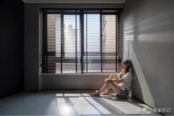 南京夫婦家中的精緻場面，堅持不鋪地板不鋪磚，完工反而時尚高階