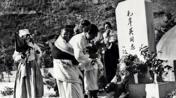 1955年,毛岸英遷墓,一朝鮮老婦攔住志願軍戰士:這墓誰也不能遷 1955年,毛岸英遷墓,一朝鮮老婦攔住志願軍戰士:這墓誰也不能遷