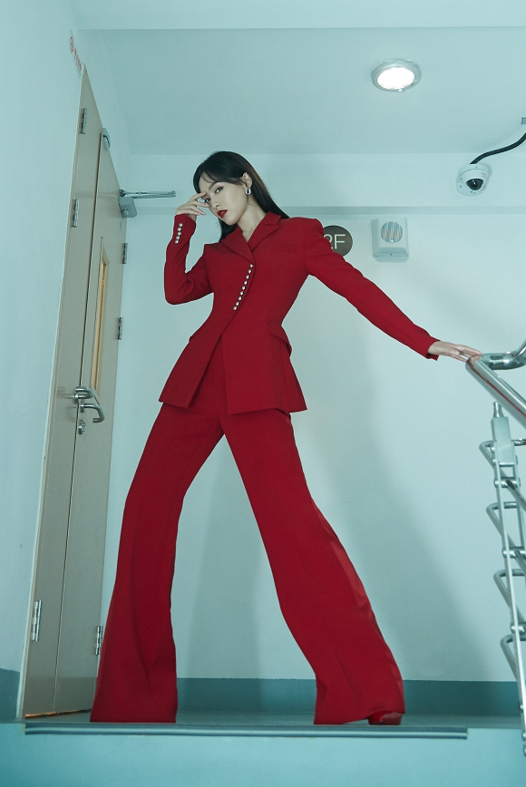 唐嫣好適合復古造型，風格不再像“傻白甜”，反而霸氣似御姐