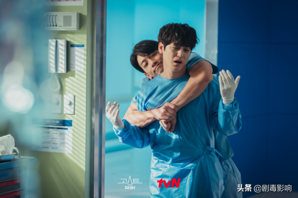 3年沒拍戲的Rain，終於還是被拉下了神壇