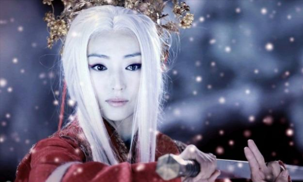 沒傾世之顏別硬演白髮女神，這6位女演員告訴你，什麼是一眼萬年