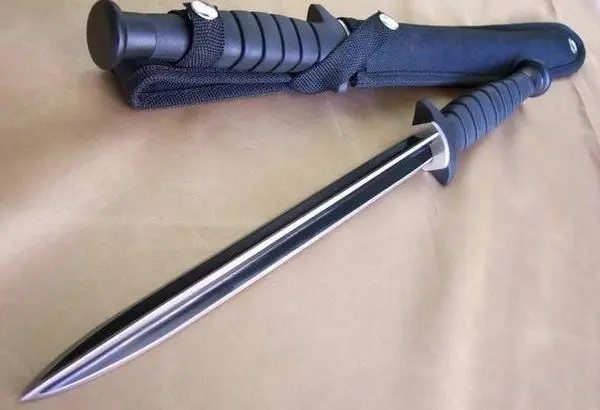 這三把刀有多狠？其中兩把被全球禁用，這裡面有你熟悉的刀嗎？