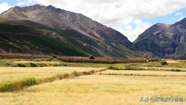 西藏新疆環遊第六站-雲霧中天路72拐好美，怒江大峽谷堵車真危險