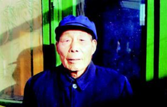 金門戰役倖存者!9000將士奔赴金門,僅一人靠籃球游回大陸 金門戰役倖存者!9000將士奔赴金門,僅一人靠籃球游回大陸