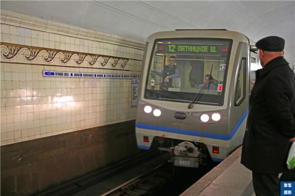 俄羅斯莫斯科旅行，不要錯過參觀宮殿般令人驚豔的地鐵