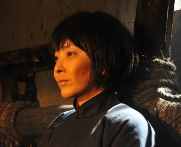 渣滓洞唯一倖存女志士，掃射未死跳入男廁尿槽中逃生，後來如何？