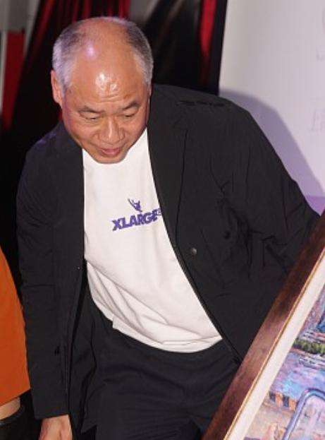 58歲的李寧，面相比67歲的成龍還要老，風光的背後有艱辛有淚水