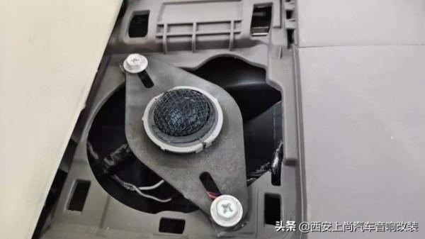 全面升級讓聲音張弛有度，豐田霸道無損升級德國RS競賽音響