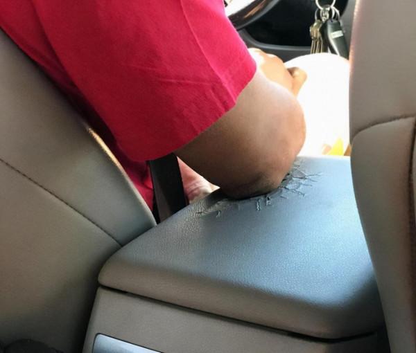 30張時間磨損照,旅行者徒步一年變化驚人,水滴八百年即可穿石 30張時間磨損照,旅行者徒步一年變化驚人,水滴八百年即可穿石