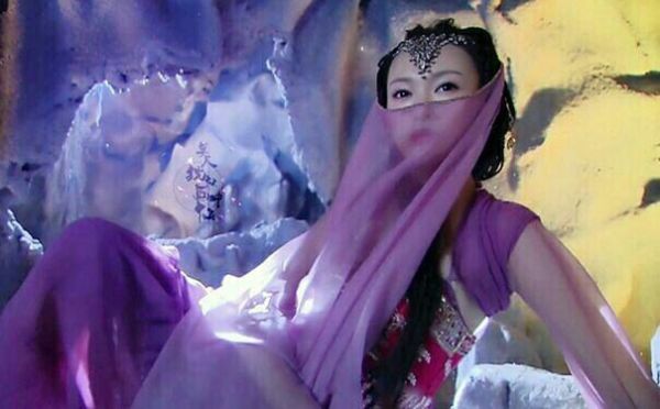 古裝紫衣系列：它不一定代表美麗的顏色 但穿上這個顏色的人都很美