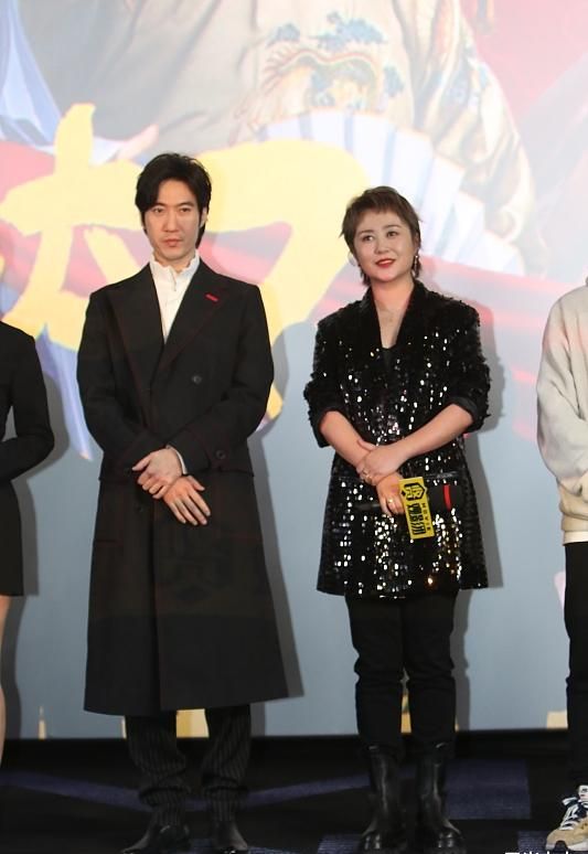 馬麗夫婦罕見合體，她換髮型撞臉沈騰，小11歲丈夫身材敦實變大叔