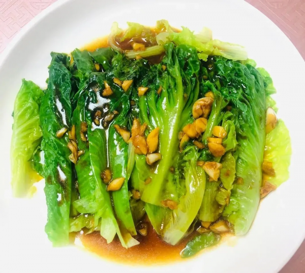 做蠔油生菜，別直接下鍋燙，提前加2種調料再下鍋，生菜清脆爽口