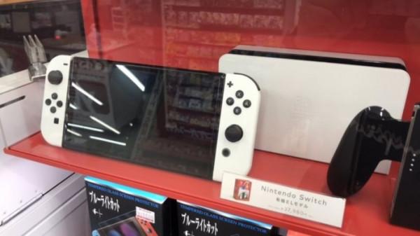 日本多家零售店已展出Switch OLED 下月8日發售 日本多家零售店已展出Switch OLED 下月8日發售