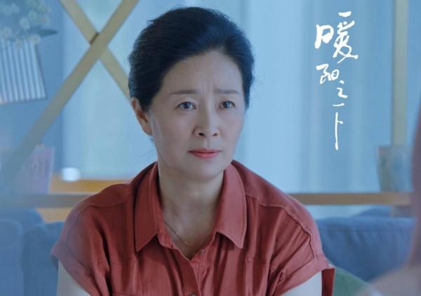 透過《暖陽之下》淺析當今社會中年職業女性所面臨的困境與挑戰