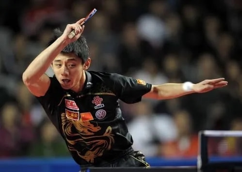 分手景甜後，張繼科再被爆出新戀情？開豪車看電影逛超市極其甜蜜