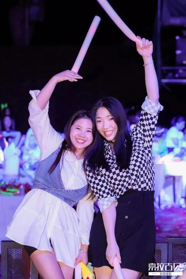 華夏文化園裡辦千人電音狂歡派對！這家公司太讚了....