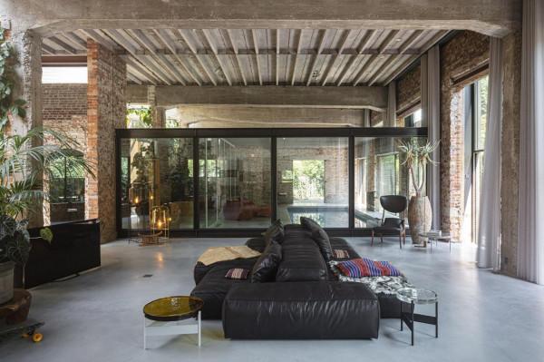 破舊的體育大樓改造成私人住宅:新與舊的碰撞 破舊的體育大樓改造成私人住宅:新與舊的碰撞