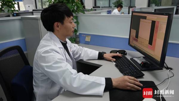 揭開山峰測量技術地空協作的秘密：天上的衛星拍照 地面的人找“座標”接應