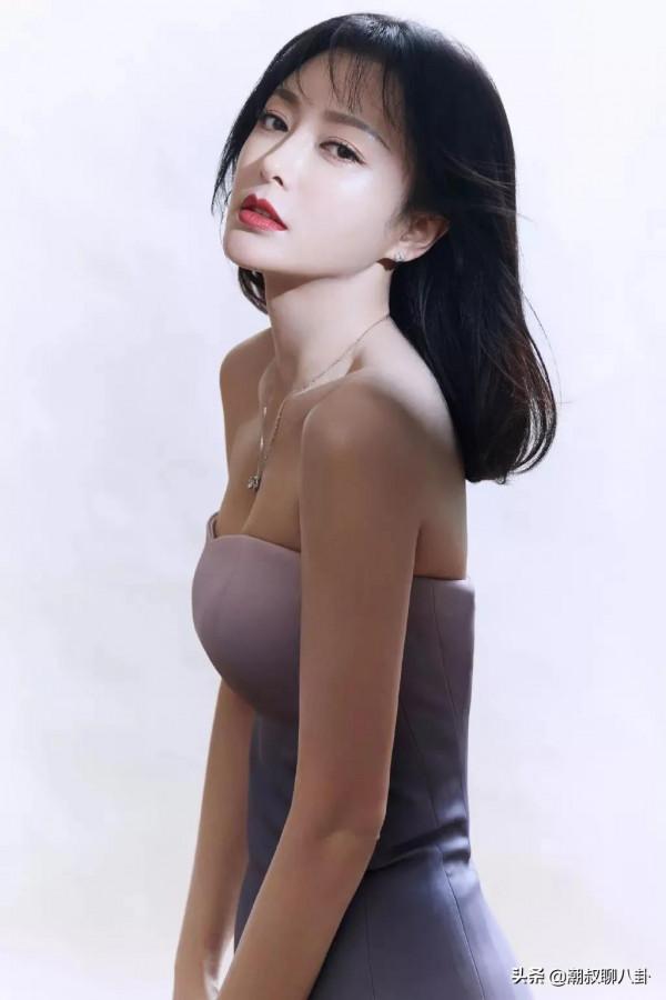 42歲的秦嵐看起來就是二十多歲的妙齡少女