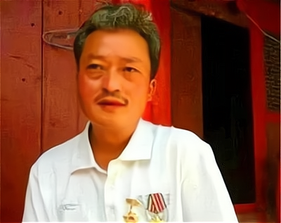 他將紅旗插在老山主峰，退役生活困難政府幫助，他說：我很知足