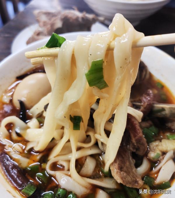 一直不溫不火的板面，加了個牛排咋就這麼受歡迎了呢