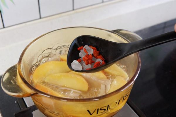 入秋後，廣東人常用這食材煲湯，清甜百搭，舒緩秋燥，太懂得吃了