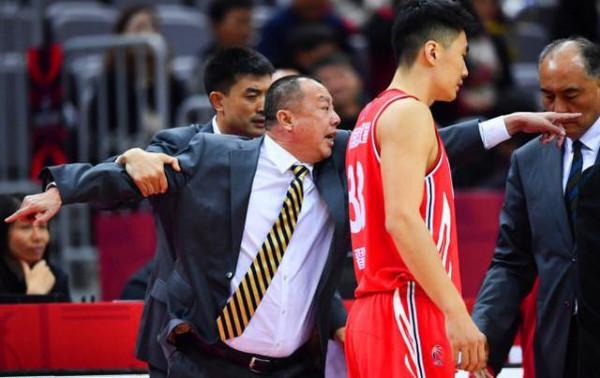 青島男籃為何放走劉傳興?2米25小將潛力十足,吳慶龍做兩手準備 青島男籃為何放走劉傳興?2米25小將潛力十足,吳慶龍做兩手準備