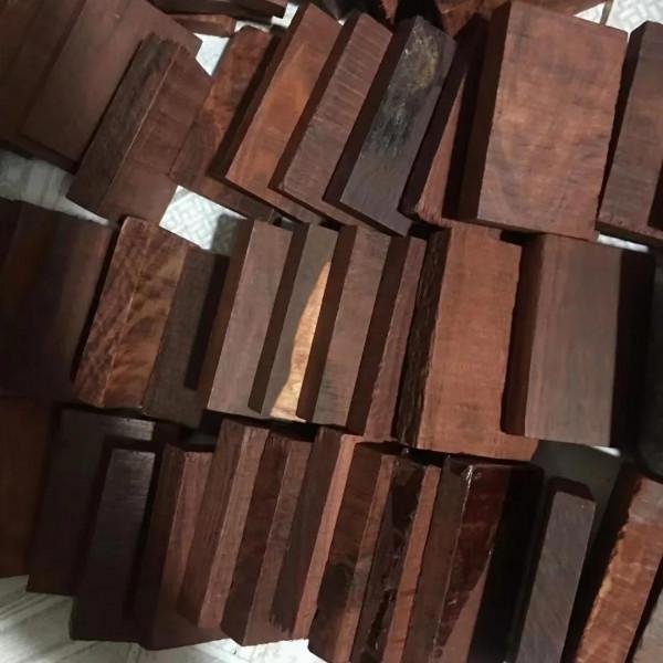 小葉紫檀木塊擺滿一桌子，這是啥感覺？