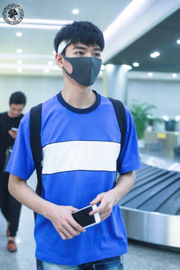 美少年龔俊在成名前在絲機場拍攝的帥氣照片,你最喜歡哪一套? 美少年龔俊在成名前在絲機場拍攝的帥氣照片,你最喜歡哪一套?