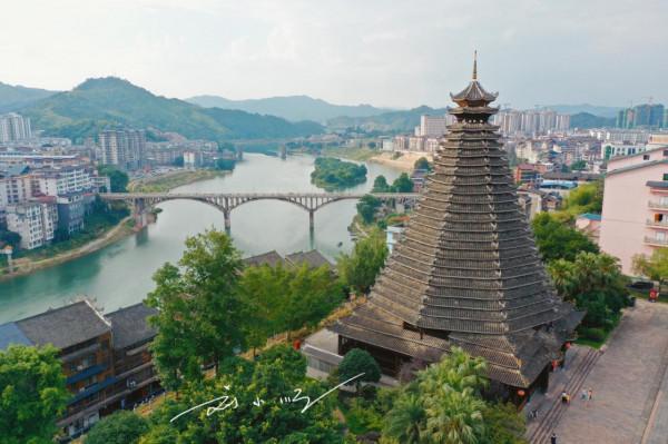 廣西三江的著名地標建築,造型非常奇特,被稱為“世界第一鼓樓” 廣西三江的著名地標建築,造型非常奇特,被稱為“世界第一鼓樓”