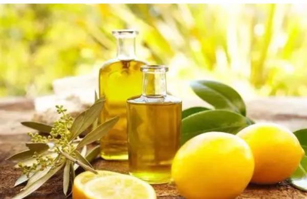 最近很火的“以油養膚”，真的能把面板養好嗎？