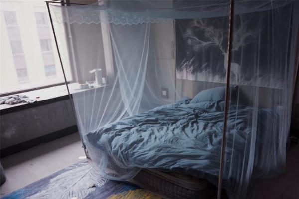 他住進不裝修的毛坯房4個月，雖簡陋卻倍感溫馨，網友：還不錯