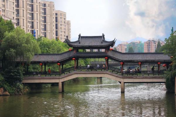 潑水狂歡,夢幻演出,痴狂電音,玩一天都不夠!杭州旅行必打卡 潑水狂歡,夢幻演出,痴狂電音,玩一天都不夠!杭州旅行必打卡