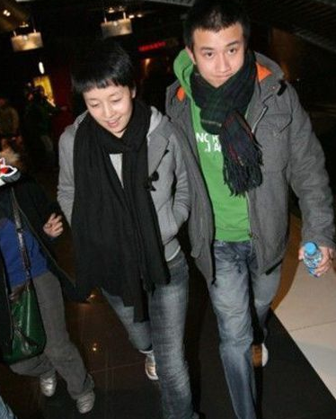 因婚外情淨身出戶無戲可拍，滿盤皆輸的文章到底經歷了什麼？