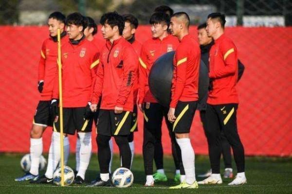 凌晨4點!北京媒體曝爭議猛料:李霄鵬做出意外決定,國足成笑話 凌晨4點!北京媒體曝爭議猛料:李霄鵬做出意外決定,國足成笑話