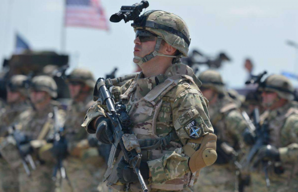 總算有人敢說實話了？英國前官員承認，被迫配合美國打壓中國華為