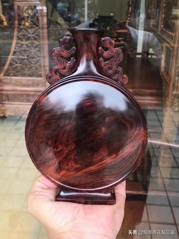 「抱月瓶」吳啟友制越黃紫油梨老料 寬13cm厚4.6cm高18.5cm重526g