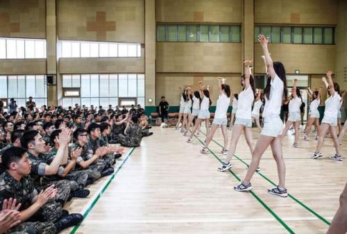 韓日部隊伙食比慘,印度胖軍官插嘴:先看我們的“陰間食譜”吧 韓日部隊伙食比慘,印度胖軍官插嘴:先看我們的“陰間食譜”吧