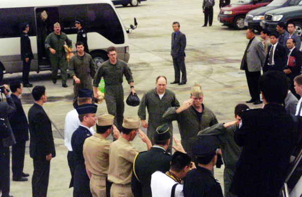 南海撞機之後，中國從大卸八塊的美國偵察機裡，破譯了哪些技術？