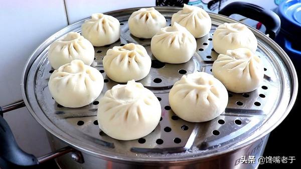 蒸饅頭和包子，切記要“三次醒發”，不然出鍋後死皮、塌陷還難吃