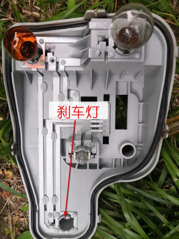 大眾汽車Polo剎車燈維修記，科普燈泡知識，巧妙改造替代應急