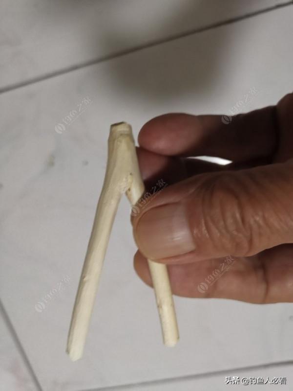 小物件巧構思細雕琢做成一個多功能的小釣具