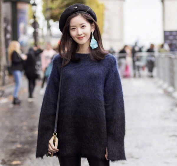 章澤天氣質越來越高階,穿藍色毛衣配皮褲高階洋氣,太好看了 章澤天氣質越來越高階,穿藍色毛衣配皮褲高階洋氣,太好看了